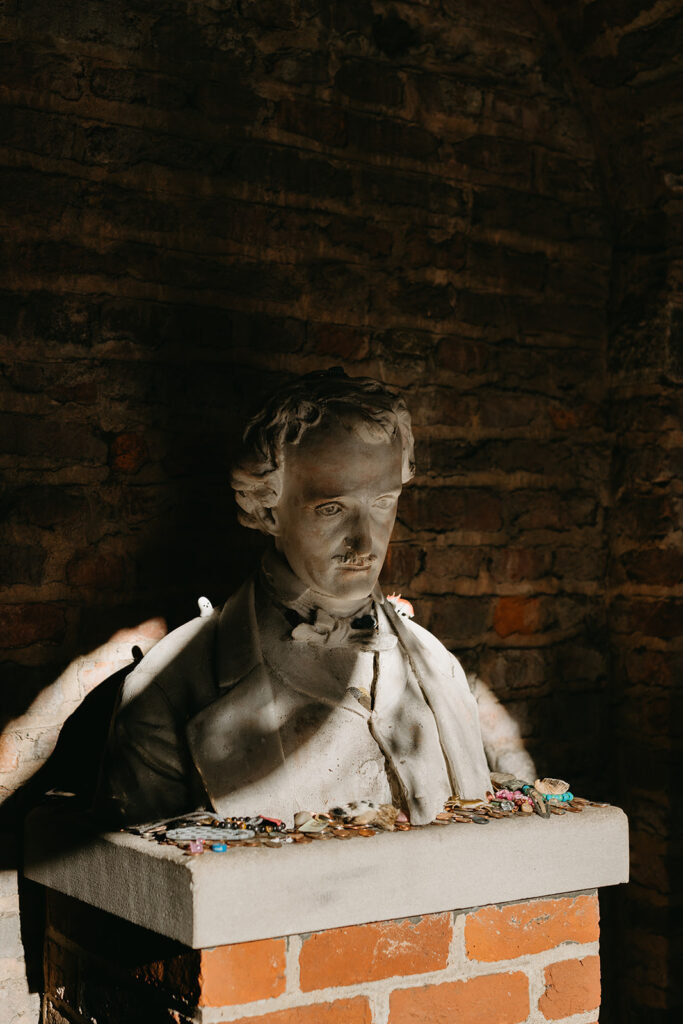 Statue of Edgar Allen Poe at the Poe museum Richmond, Virginia elopement venue.