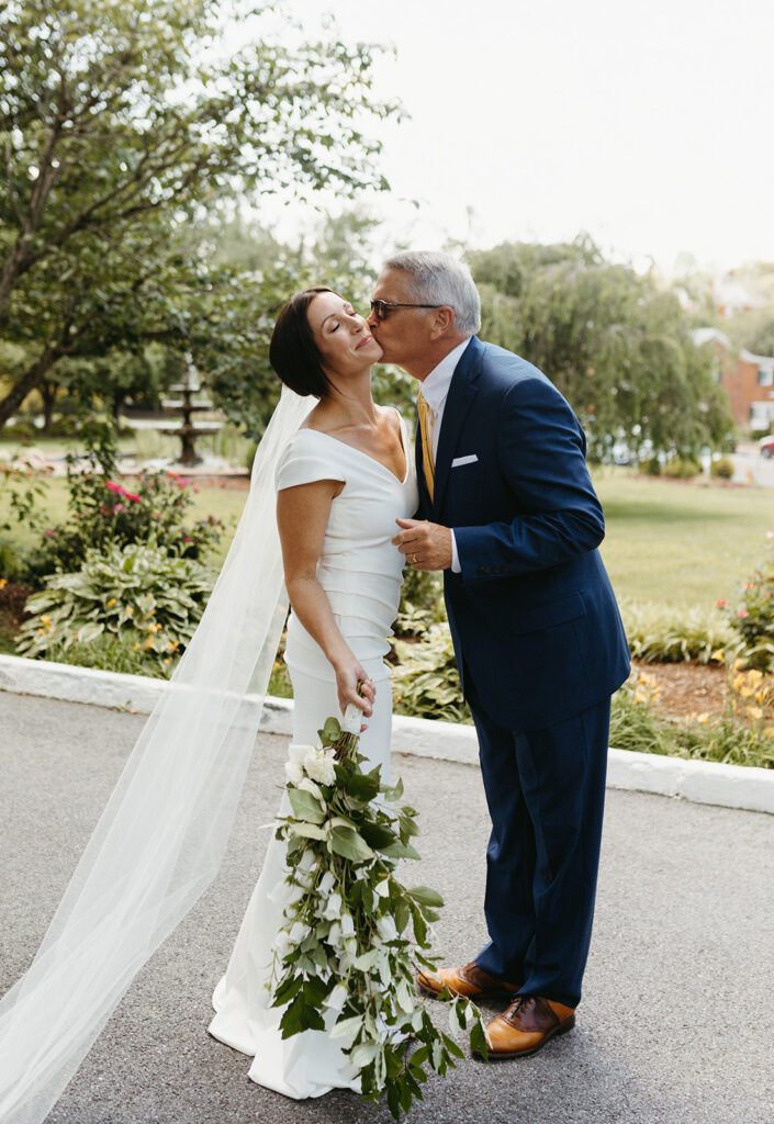 Abingdon Virginia summer wedding — bride sharing a heartfelt moment with her dad at the Martha Washington Inn before the ceremony.